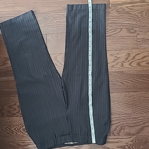 2/$25 Pinstripe Capri pants. Size 5 - Picture 6 of 7